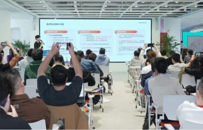 助力中国AI短剧扬帆出海,东方智媒城举办第七届AI短剧产业大会